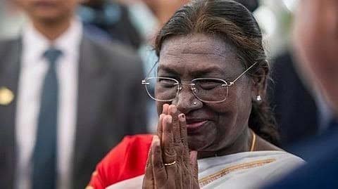 வேலூர் பொற்கோவிலில் ஜனாதிபதி  திரவுபதி முர்மு சாமி தரிசனம்